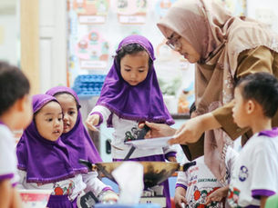 Panen Bayam pada Fun Cooking Playgroup Sakinah Rawamangun: Belajar Gizi dan Kemandirian Sejak Dini