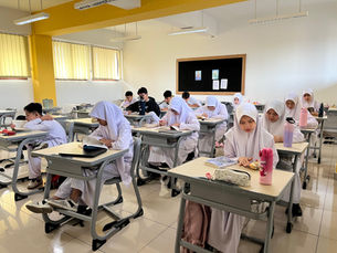 Menumbuhkan Budaya Cinta Membaca melalui Literasi Rutin di SMA Islam Al Azhar 33 Jatimakmur