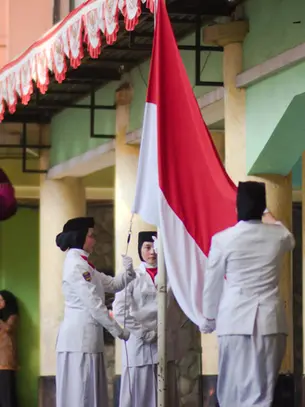 Momen Kebersamaan Kebangsaan di HUT RI ke-81 Kampus YAPI Al Azhar Rawamangun