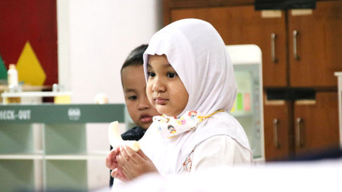 Belajar Sunnah Sejak Dini: Murid Playgroup Sakinah Rawamangun Mengenal Makanan Kesukaan Rasulullah
