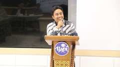 Pemaparan laporan pembangunan Gedung SMA Islam Al Azhar 33 Jatimakmur dalam kegiatan Berita Acara Se