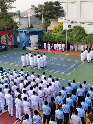 Semangat Nasionalisme Para Murid di Upacara Kemerdekaan Indonesia ke-81 YAPI Al Azhar Jatimakmur