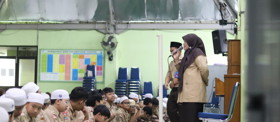 Kepala sekolah memberikan pesan dan motivasi