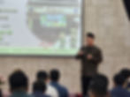 Direktur pendidikan YAPI sedang memberikan sambutan