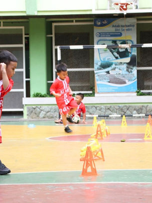 Latihan Futsal Mini Match, Big Fun di TK Islam Al Azhar 13 Rawamangun