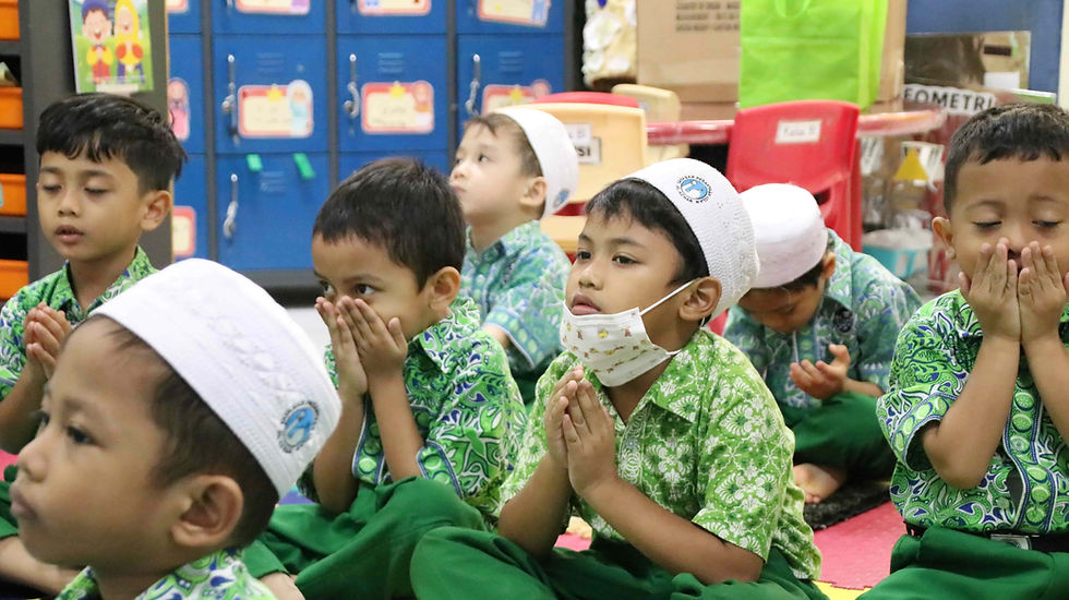 Murid yang lain sedang menunggu disampaikannya kultum