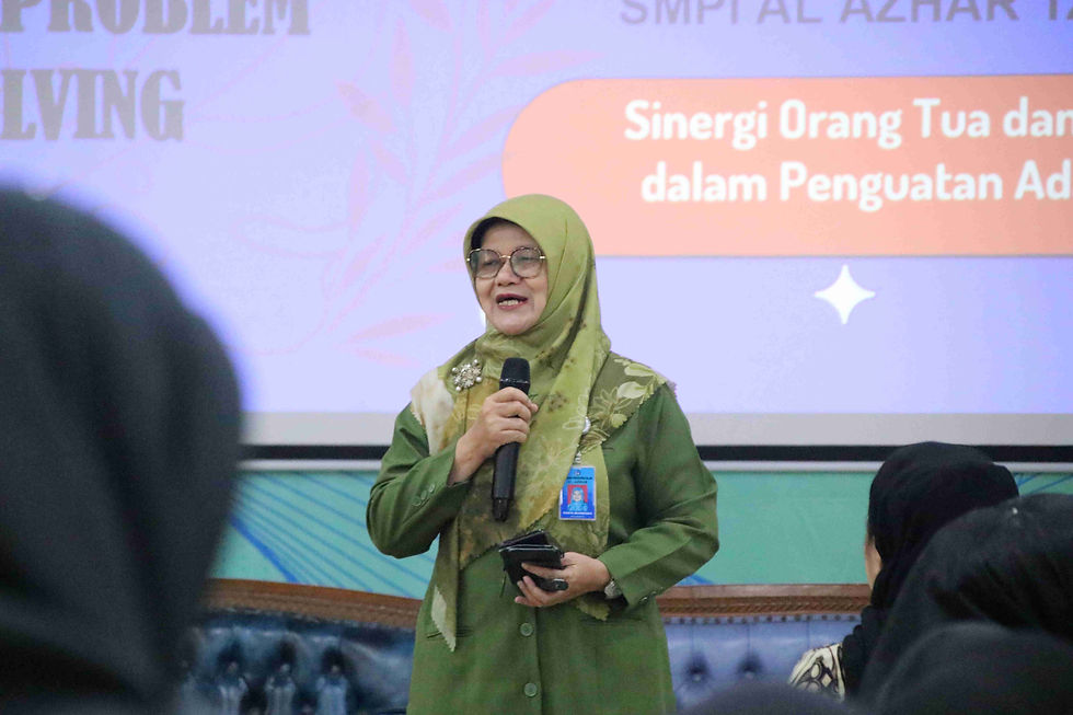 Salah seorang narasumber memberikan pemaparan