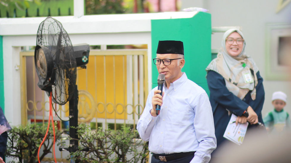 Sambutan dari salah satu pengurus YAPI kepada murid-murid baru