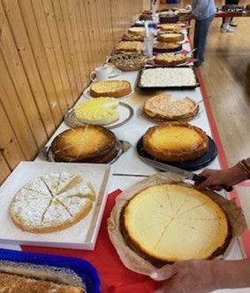 Das Kuchenbuffet der Gymnastik während des Wasserlaufs der Abteilung Run&Walk