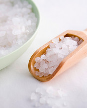cutcaster-100395601-Bath-Salts-small..jp