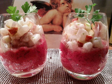 Entrée de Fêtes : Tartare de Bar sur sa Mousse de Betterave