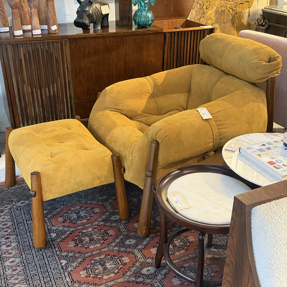 POLTRONA MP 81 COM ENCOSTO E COM BANQUETA - LAFER