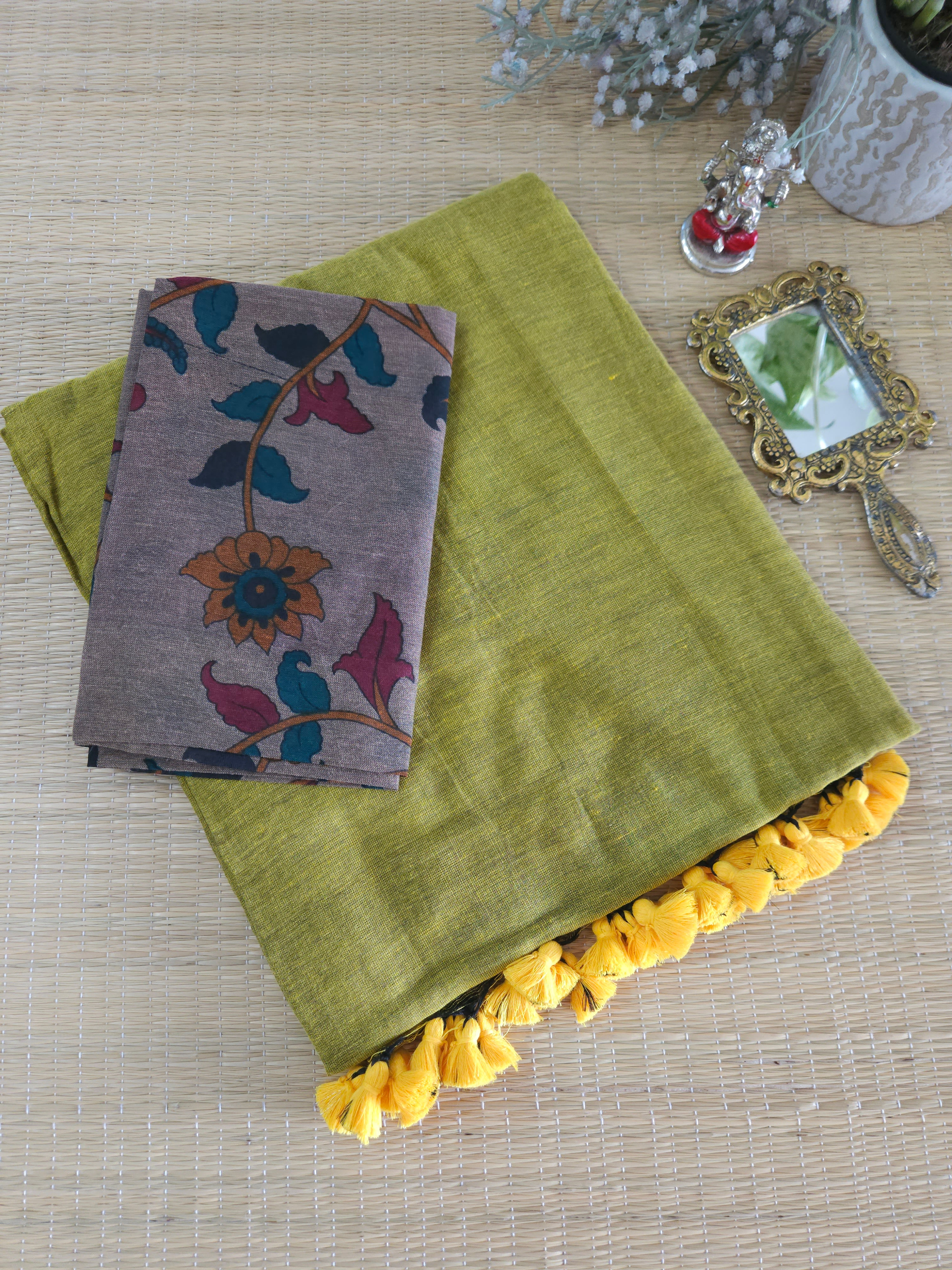 Vannam - Khadi plain cotton saree