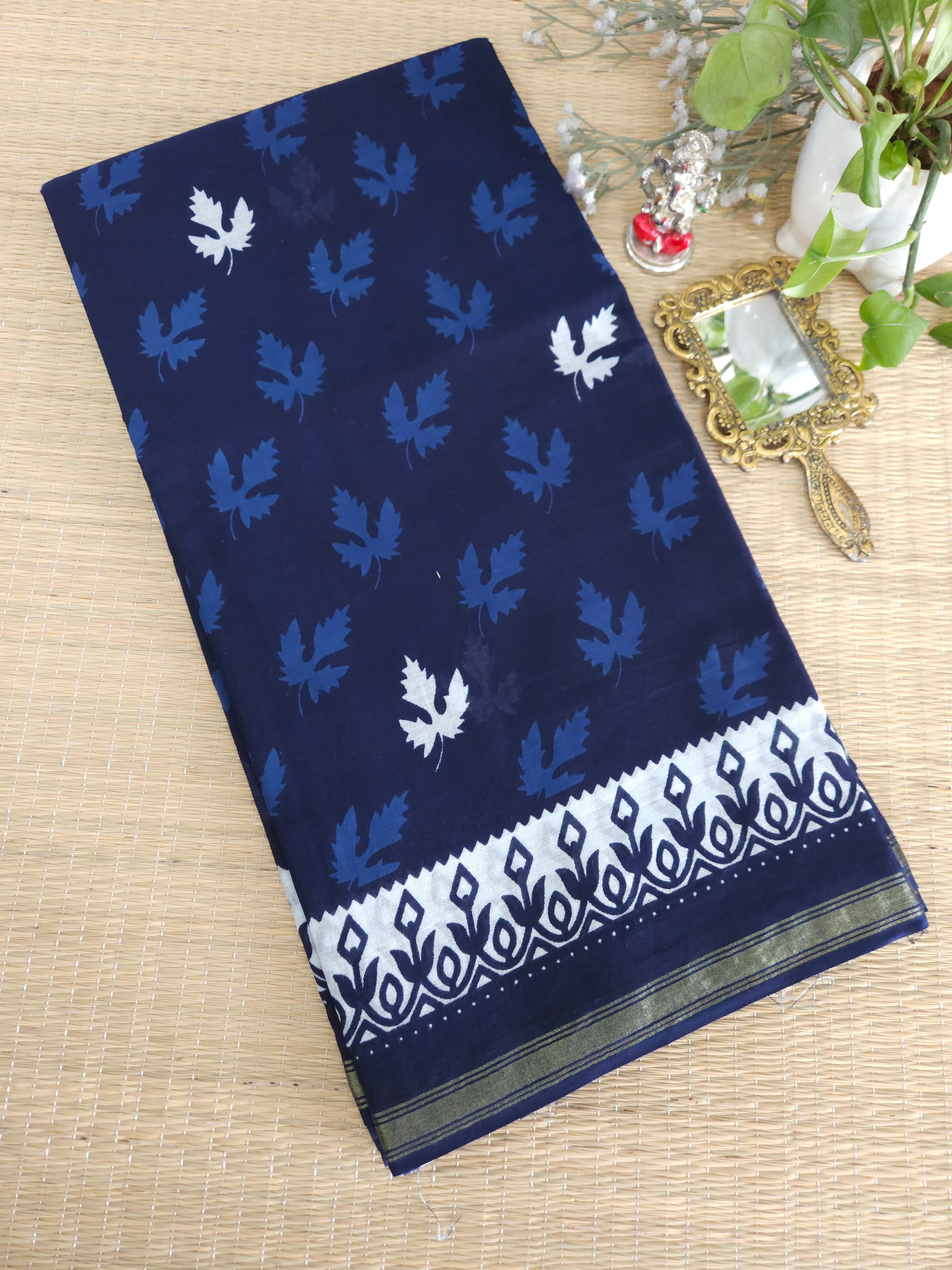 Mul mul cotton saree with zari Border 
