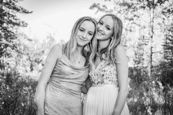 Diana-Bernier-Photography-Graduation-Sister-Twins