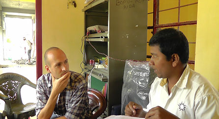 Informatiosgespräch in einer Teefabrik der Salesiane Don Boscos (Assam, 2013)