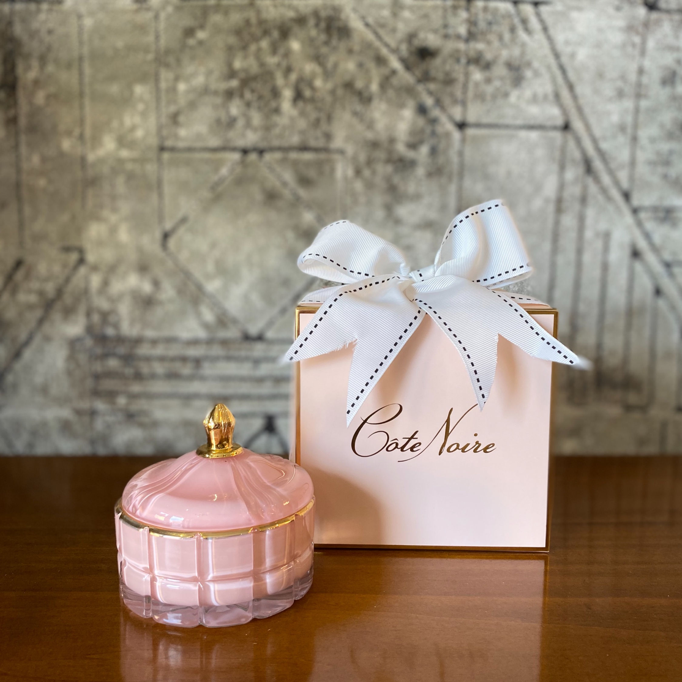 COTE NOIRE - SMALL PINK ART DECO CANDLE - PINK BOX