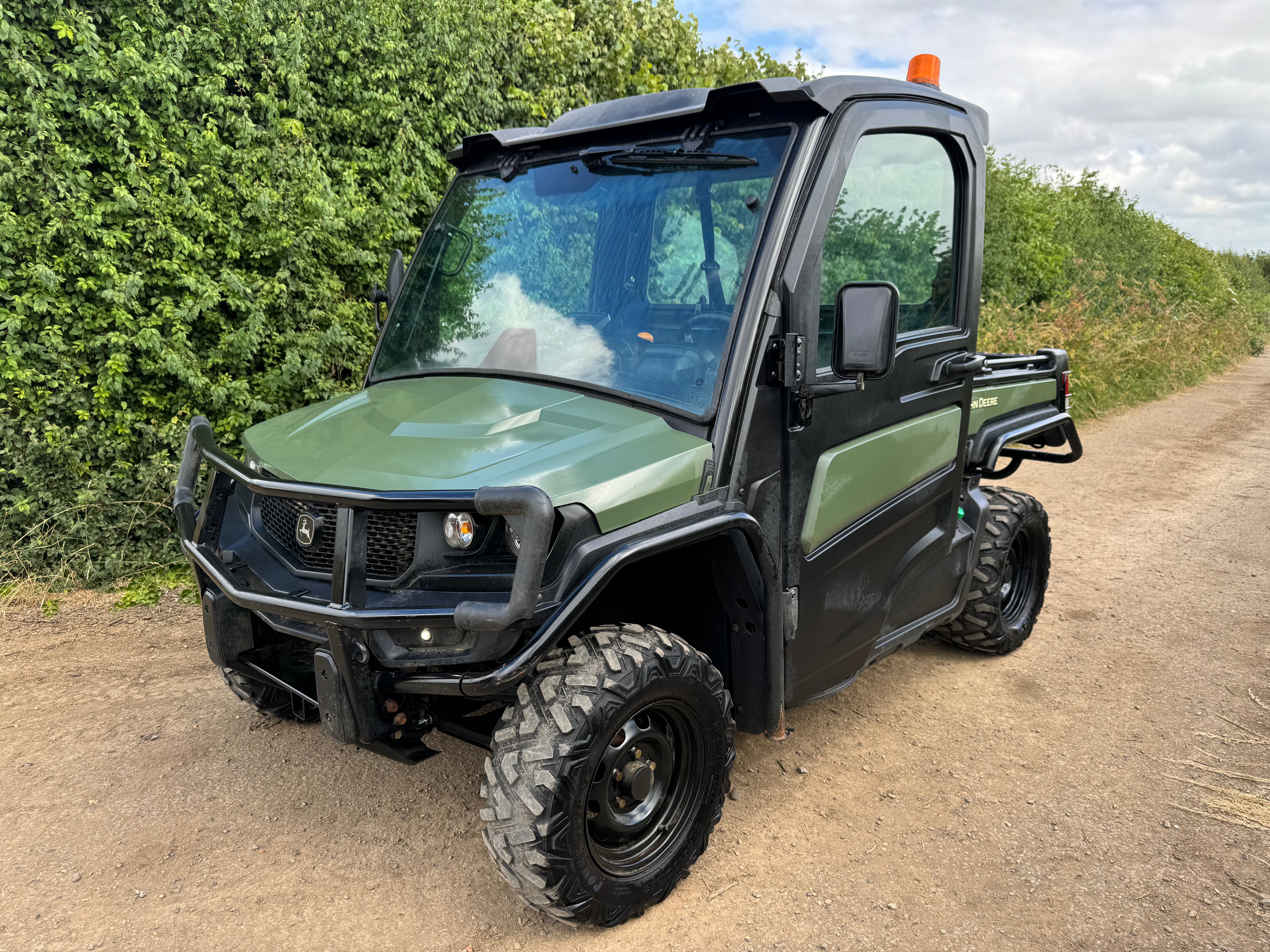 2021 John Deere Gator 865M