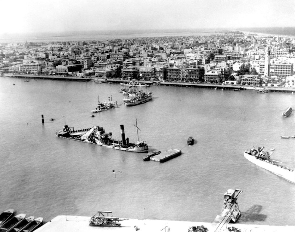 Le blocage historique du Canal de Suez en 1956. Source : Universal History Archive / Universal Images Group via Getty Images