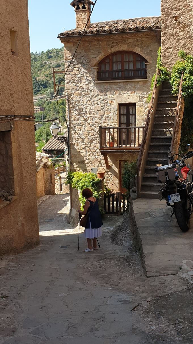 mura pueblo con encanto, barcelona