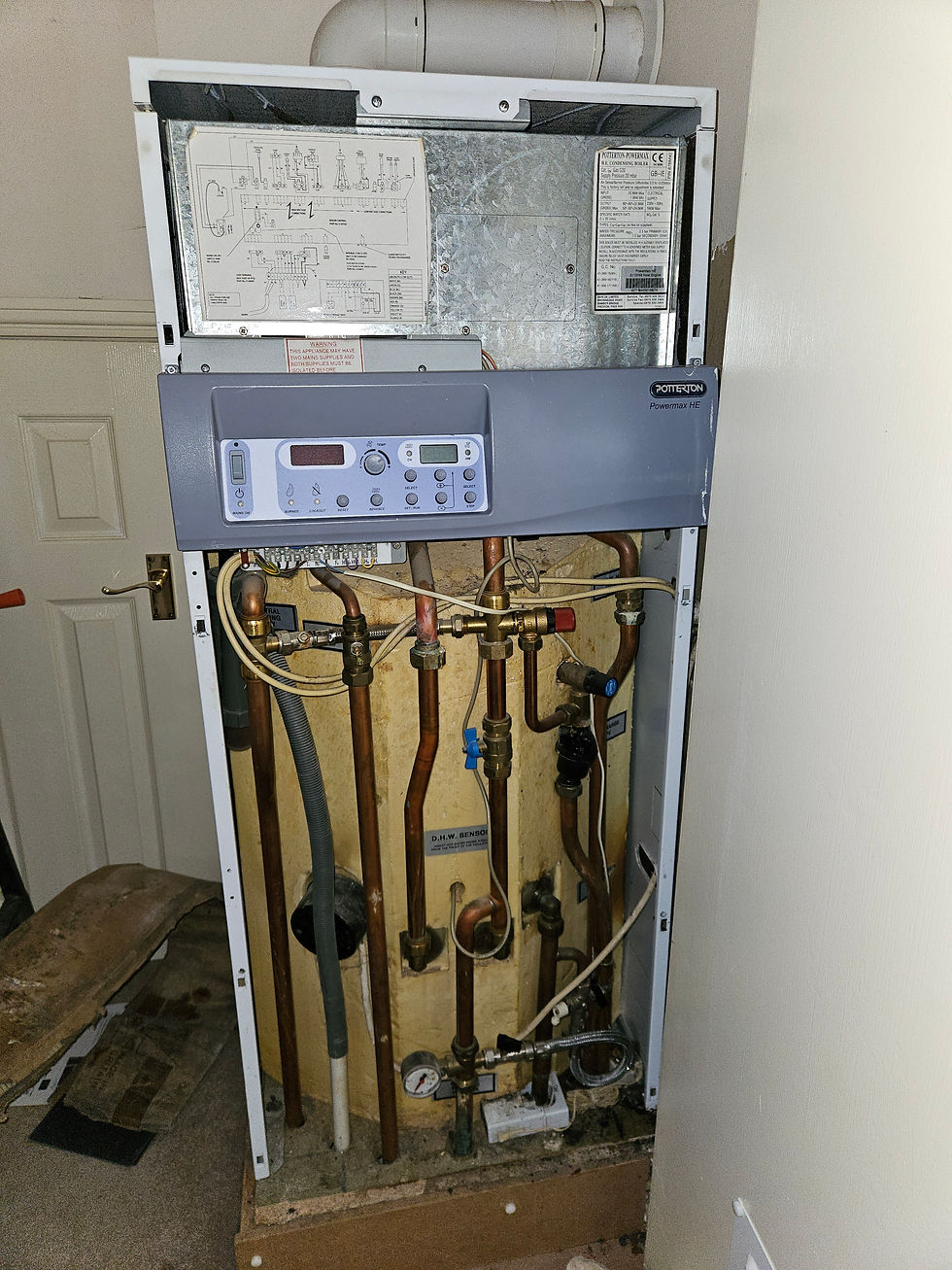 Old inefficient cylinder boiler installation