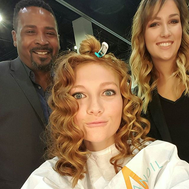 Beginning of a beautiful wave set from  #moroccanoil #holidaycouture collection.