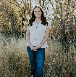 Lindsey Headshots 2025-7.jpg