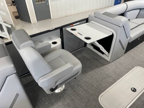 2026 Crest Conquest 215 SLC | Knotty Oar Marina