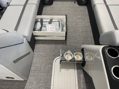 2026 Crest Conquest 215 SLC | Knotty Oar Marina