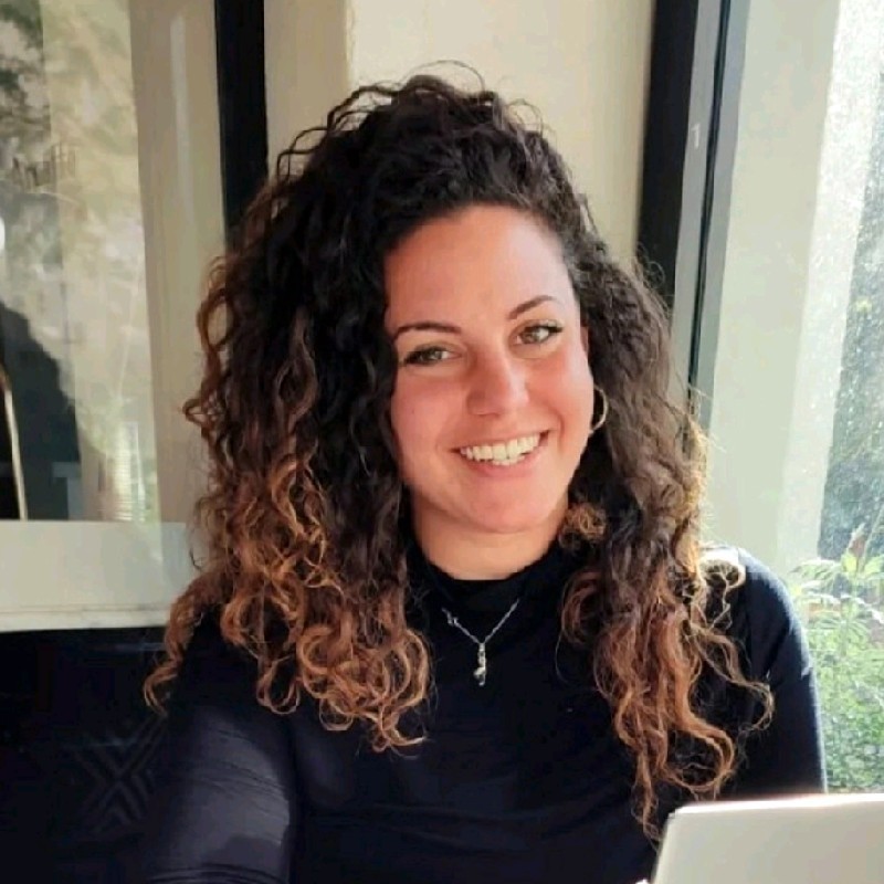 רומי דה-קפואה - חברה בקהילת מנטמי