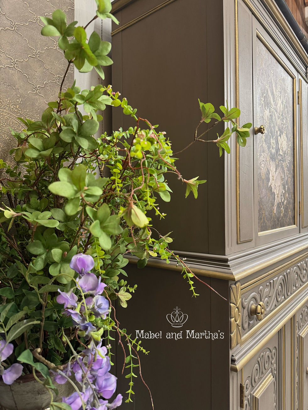 Thumbnail: Ornate Vintage Cabinet