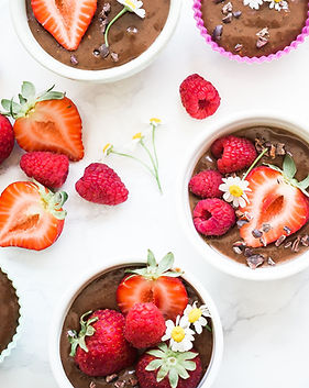 Petits gâteaux au chocolat avec des baie