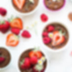 Schokoladendesserts mit Beeren