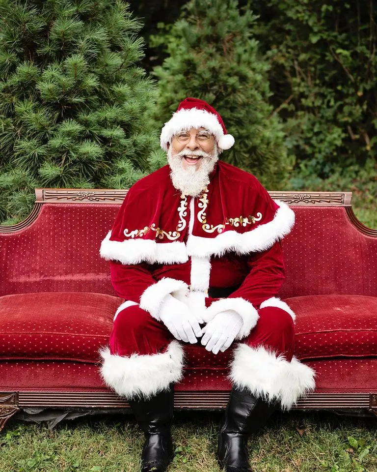 Santa seated on a red velvet sofa at a Sinking Creek farm in Murfreesboro TN