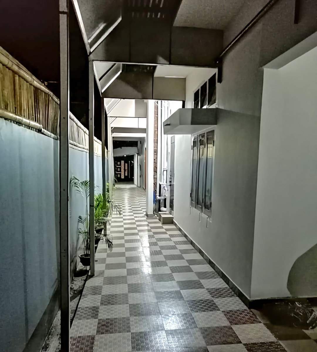 Interior corridor at 172 LBS