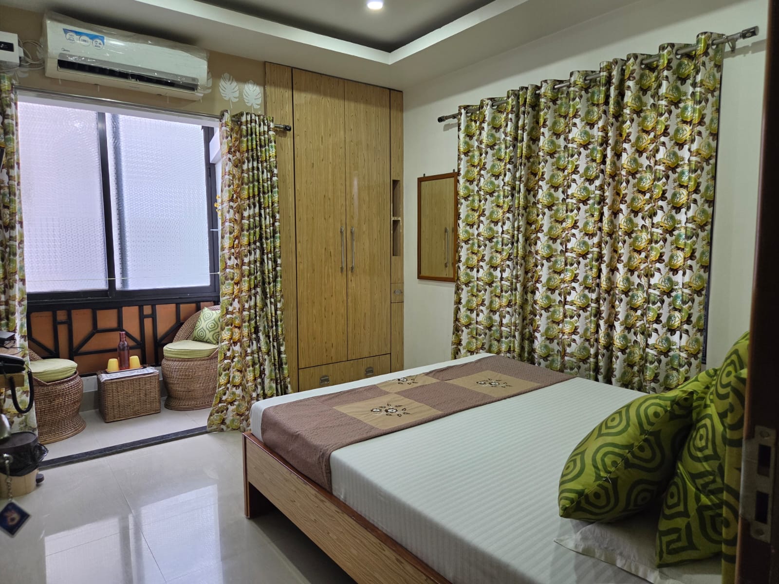 W3 – The Mustard Room bedroom
