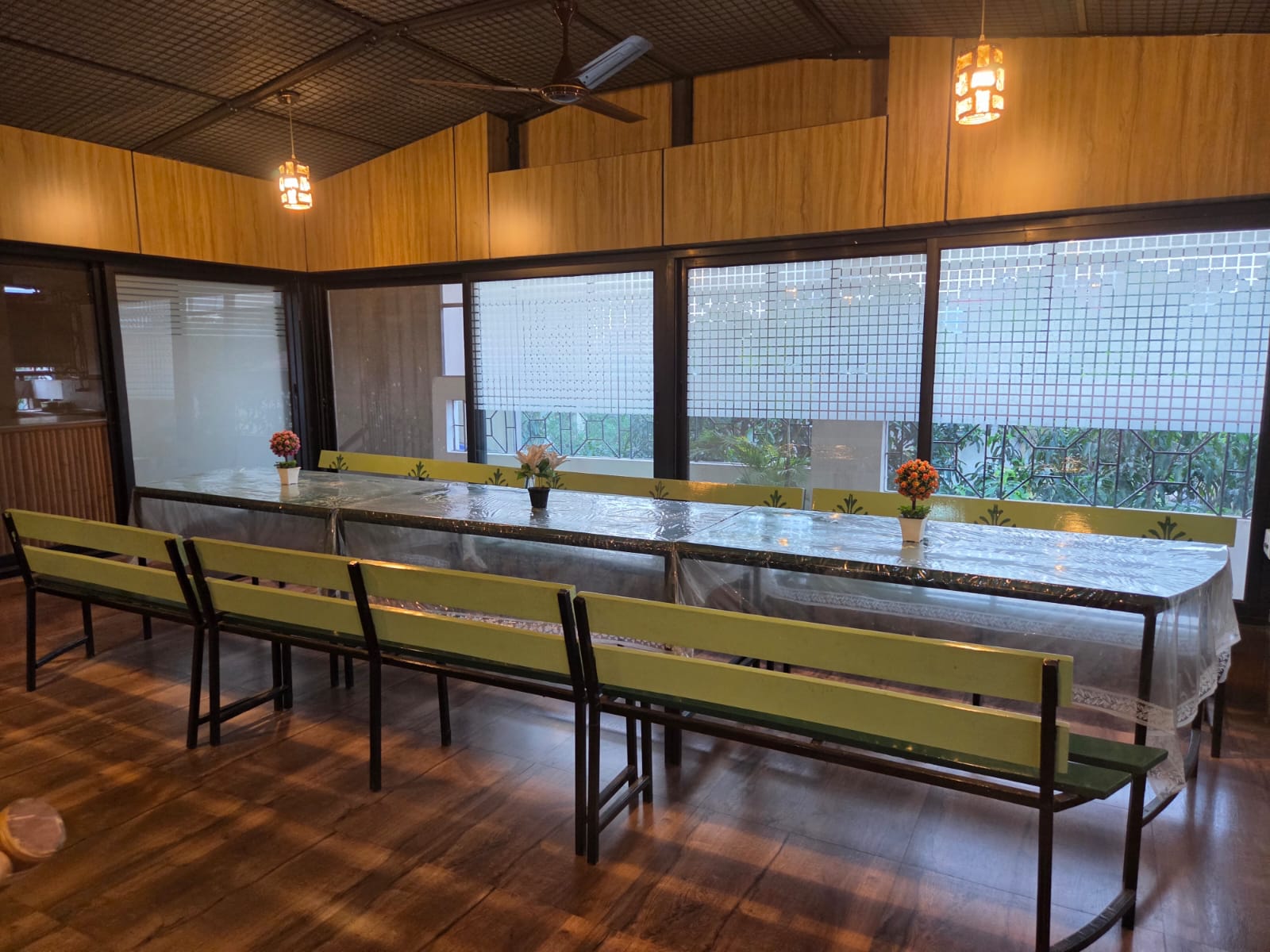 Dining table and meeting space at 172 LBS