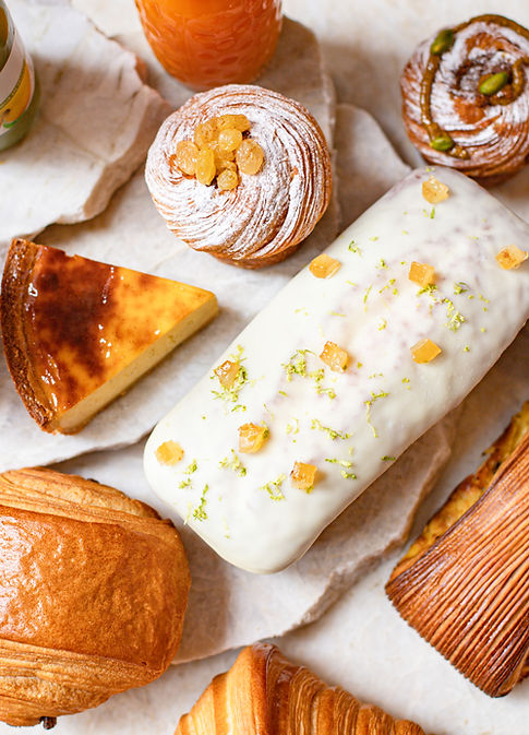 Viennoiseries et jus de fruits 