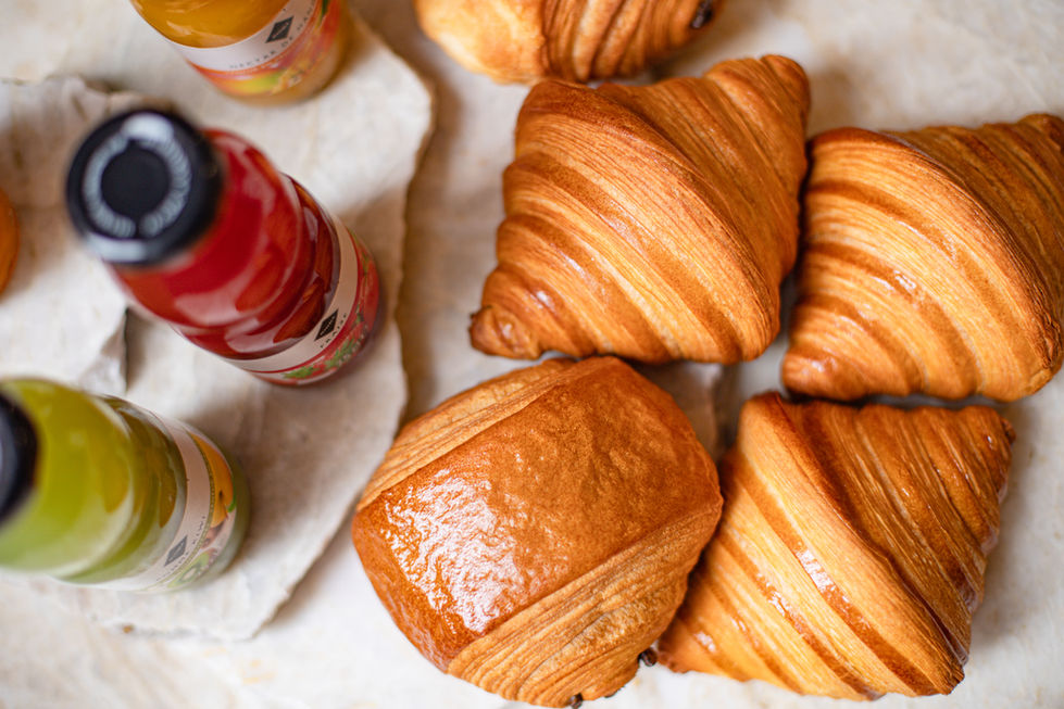 Viennoiseries et boissons fruitées 