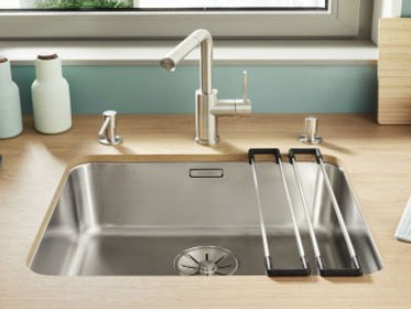 solis-700-u-sst-brushed-526122-toprails-