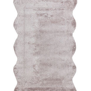 Light beige scalloped edge bath mat with soft absorbent texture.