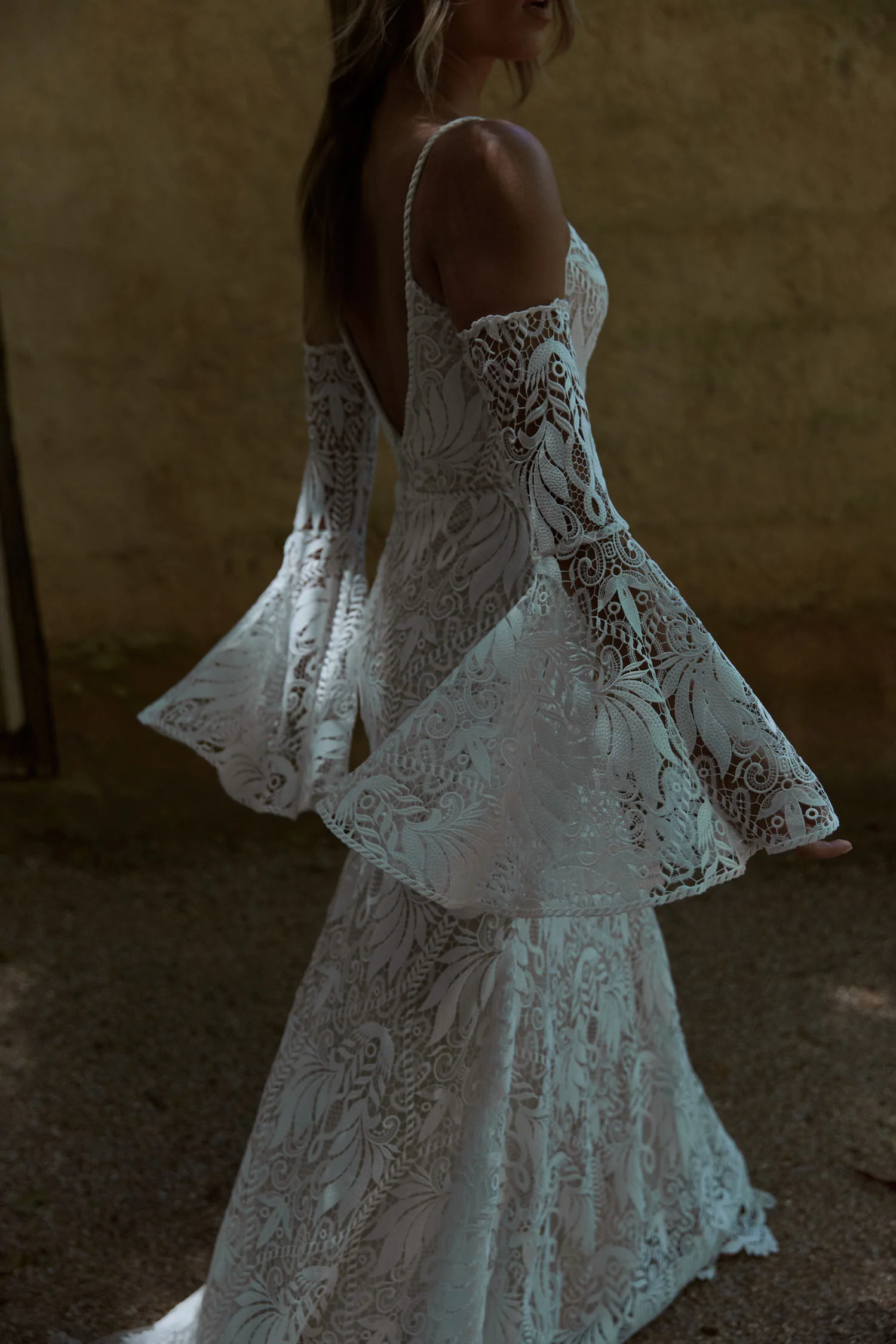 AZURE_EY214_SPAGHETTISTRAPFITANDFLAREFULLLACEWEDDINGDRESSWITHDETACHABLEOFFTHESHOULDERLONGS