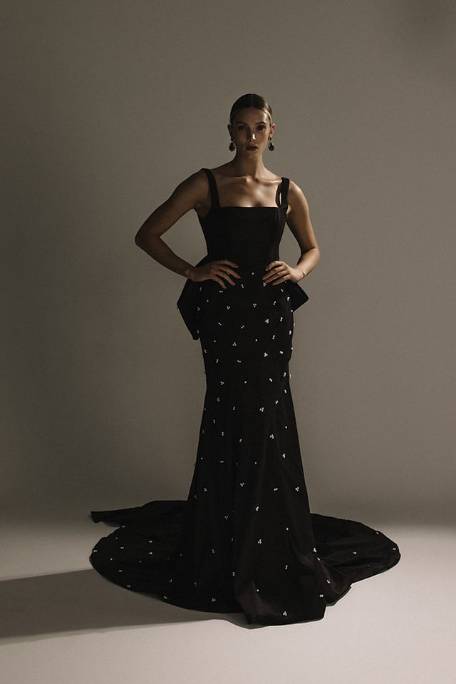 schwarzes Brautkleid - Perlen