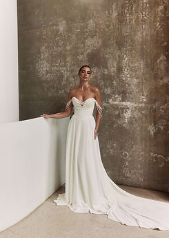 ALENA LEENA BRIDAL | Brautkleider | Anprobe