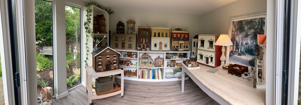 doll's house restoration hobby room