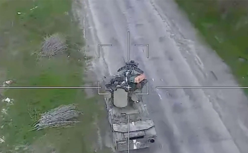 UAS OWA Lancet ruso atacando Sistema SA-8 “Gecko” perteneciente a Ucrania. Fuente: Captura de pantalla de Funker530