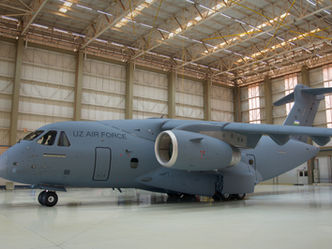 Uzbekistán recibe su primer C-390 Millennium y se convierte en el primer operador del modelo en Asia Central
