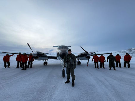 La Armada Argentina realizó una evacuación aeromédica en la Base Petrel