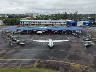 La Fuerza Aérea Paraguaya recibió su SkyCourier y el último Super Tucano