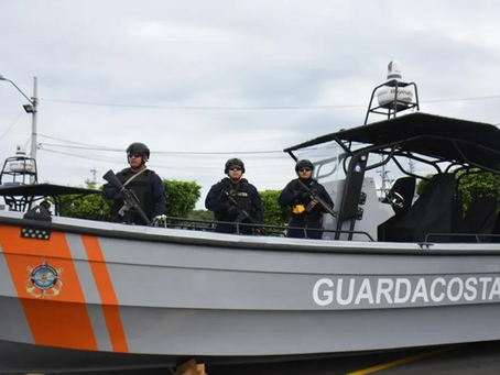 Ecuador recibe lanchas guardacostas donadas por Estados Unidos